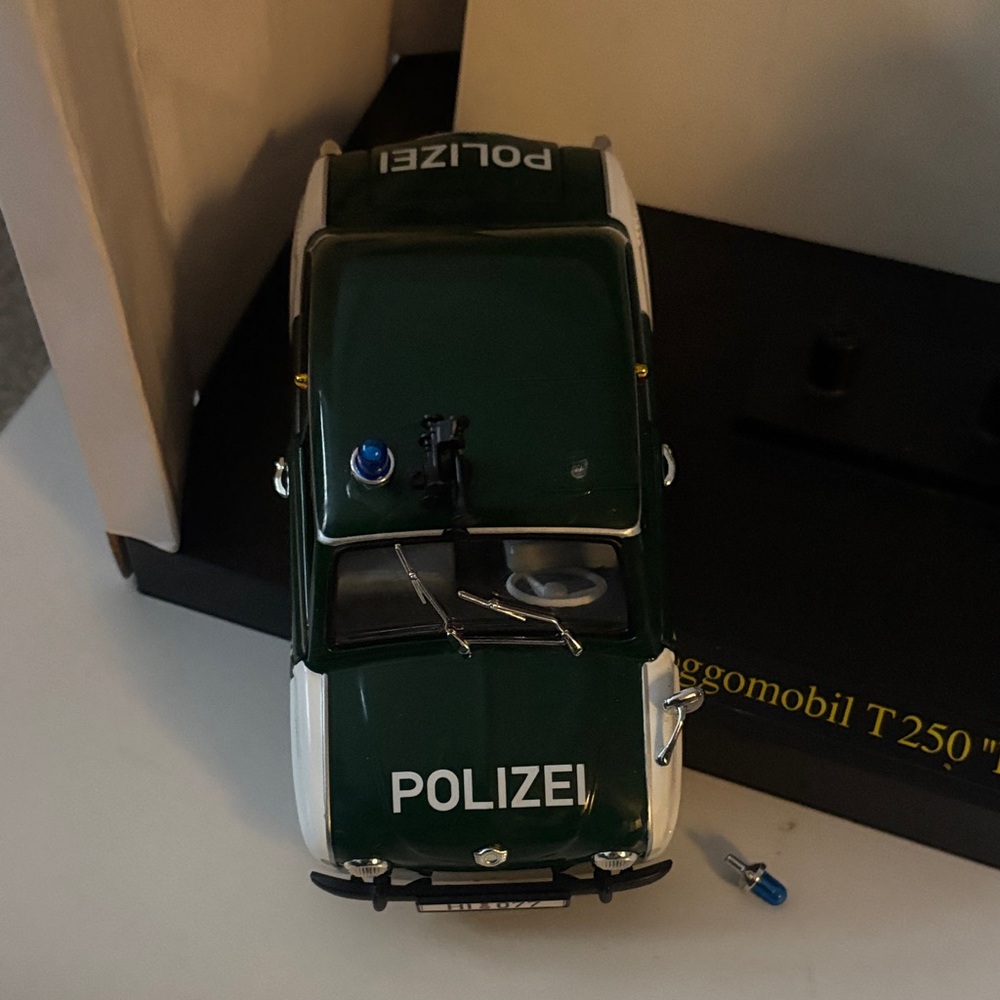 Revell Steiff Green 'Polizei' Toy Car & Bear Set - Picture 4 of 15